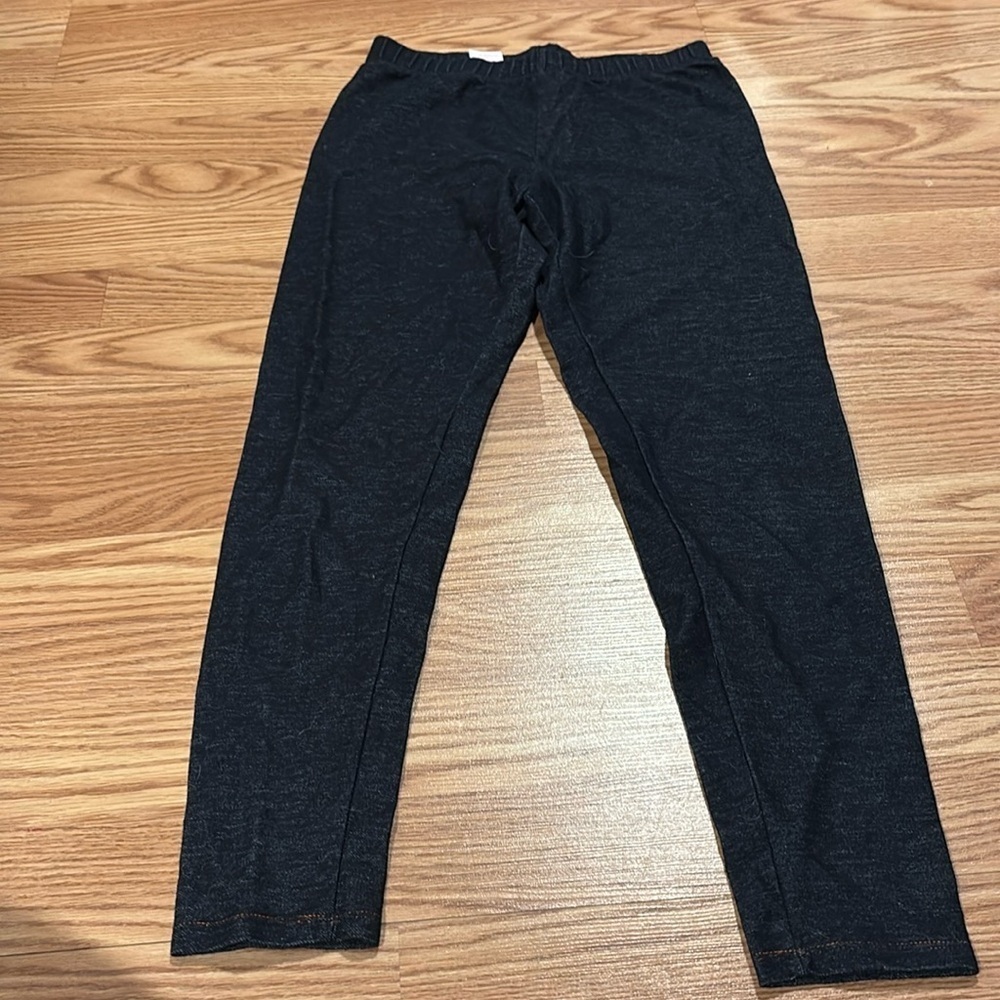 No Boundaries Size small leggings jeans- very dark blue or black color. Soft